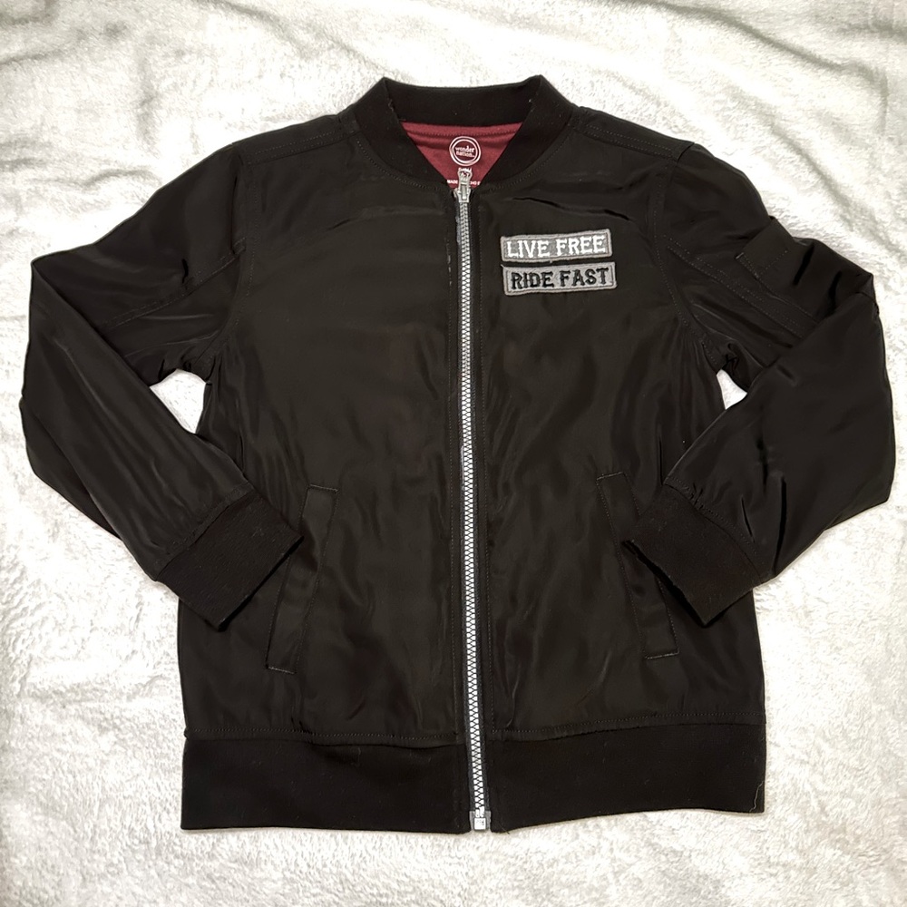 Size 6/7 boys Black zip up jacket with pockets